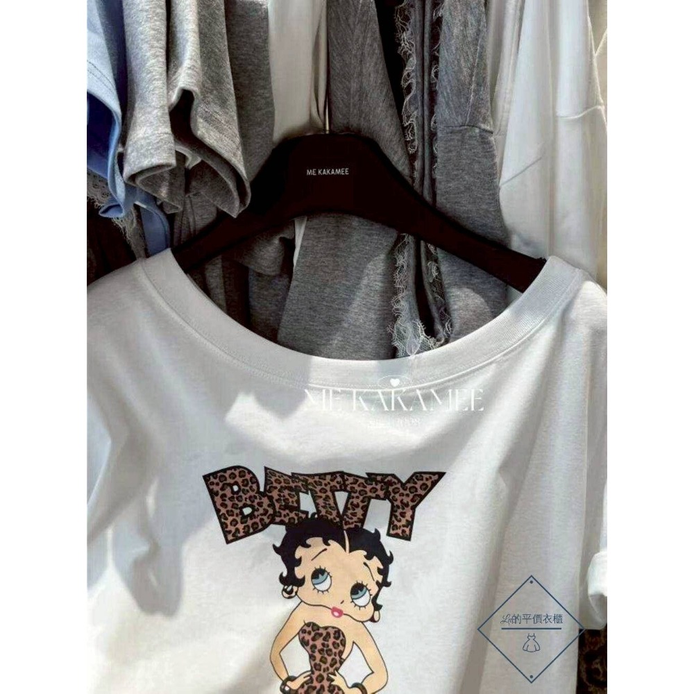 🌿Lu的平價衣櫃🌿🌸現貨A03-88-S3118-3✔️韓系質感KAKAMEE美式辣妹豹紋貝蒂小姐露肩短T#性感-細節圖8