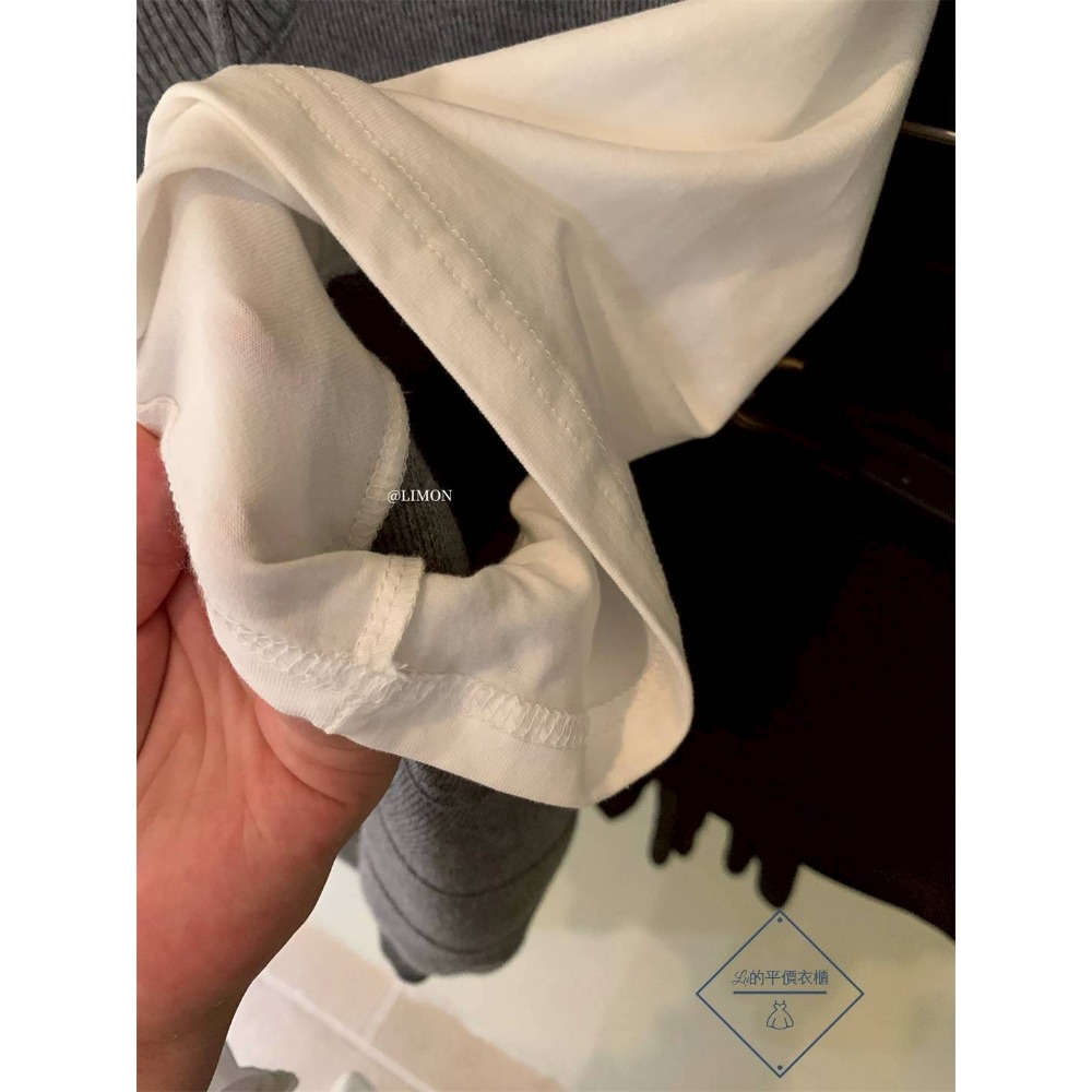 🌿Lu的平價衣櫃🌿🌸現貨A03-03-NM-8317-3✔️韓系減齡學院風細羊毛假兩件拼接針織背心 ( 配小包 )-細節圖4