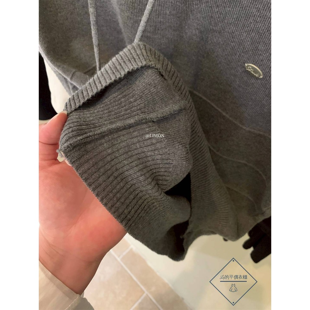 🌿Lu的平價衣櫃🌿🌸現貨A03-03-NM-8317-3✔️韓系減齡學院風細羊毛假兩件拼接針織背心 ( 配小包 )-細節圖5