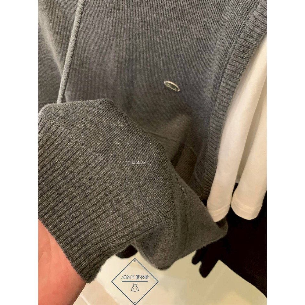 🌿Lu的平價衣櫃🌿🌸現貨A03-03-NM-8317-3✔️韓系減齡學院風細羊毛假兩件拼接針織背心 ( 配小包 )-細節圖6