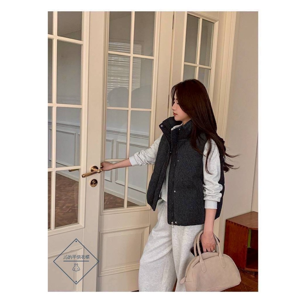 🌿Lu的平價衣櫃🌸現貨L59024-33✔️韓系氣場感重磅來襲立領毛呢鋪棉背心#馬甲外套#立領背心#率性#毛呢鋪棉-細節圖3