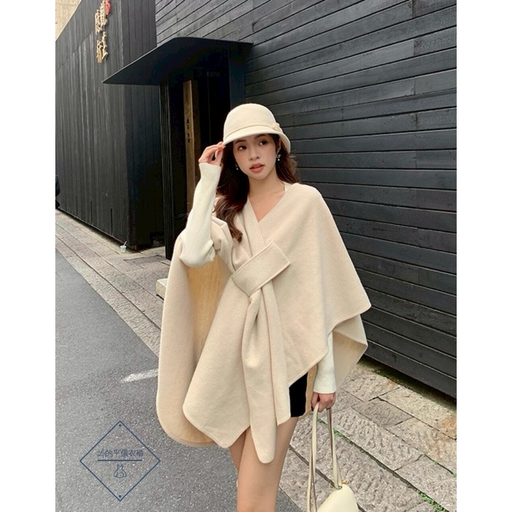 🌿Lu的平價衣櫃🌿🌸現貨A01-04-820-5-3✔️韓系質感家🇰🇷【Y.JIA】清冷氣質設計感披肩#外套-細節圖2