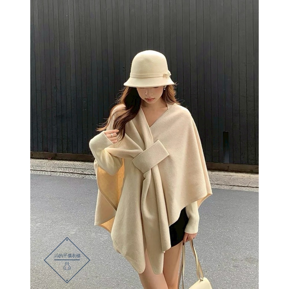 🌿Lu的平價衣櫃🌿🌸現貨A01-04-820-5-3✔️韓系質感家🇰🇷【Y.JIA】清冷氣質設計感披肩#外套-細節圖3