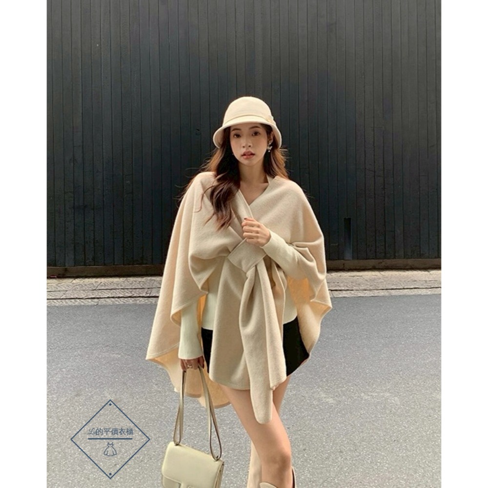 🌿Lu的平價衣櫃🌿🌸現貨A01-04-820-5-3✔️韓系質感家🇰🇷【Y.JIA】清冷氣質設計感披肩#外套-細節圖4