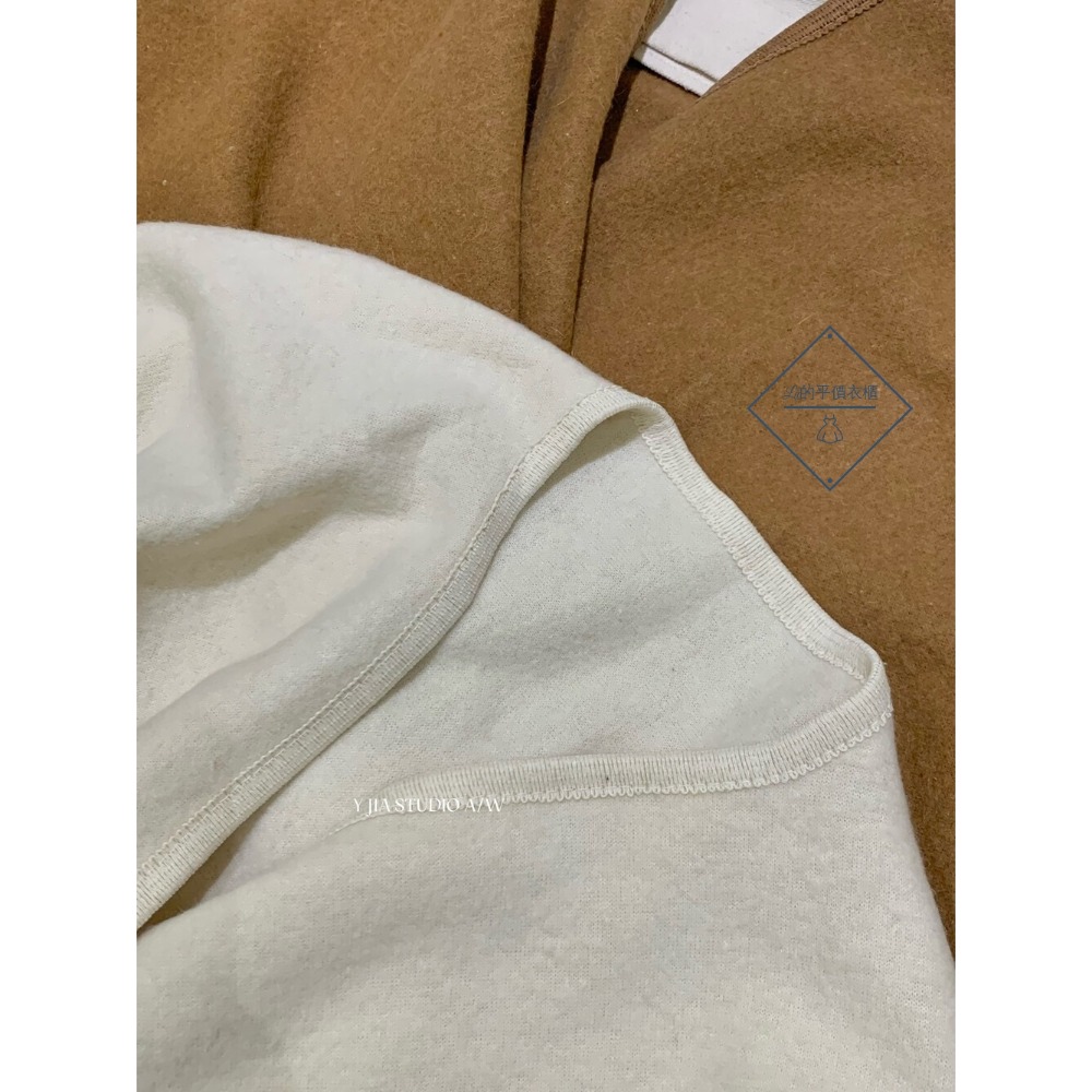 🌿Lu的平價衣櫃🌿🌸現貨A01-04-820-5-3✔️韓系質感家🇰🇷【Y.JIA】清冷氣質設計感披肩#外套-細節圖6