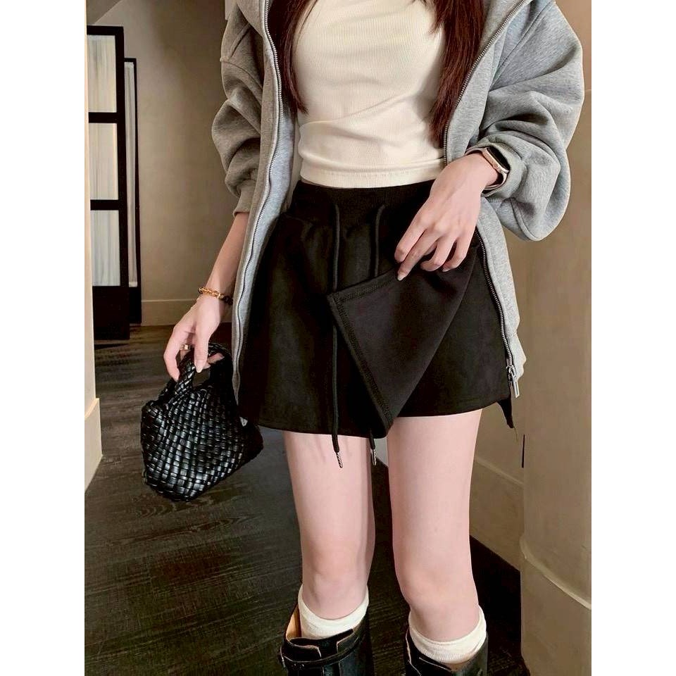 🌿Lu的平價衣櫃🌿🌸現貨254u21✔️美式率性爆瘦麂皮絨開岔短褲裙#百搭#帥氣#個性#短裙#麂皮#開衩#性感-細節圖3