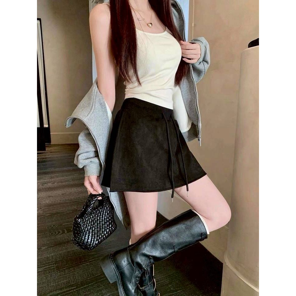 🌿Lu的平價衣櫃🌿🌸現貨254u21✔️美式率性爆瘦麂皮絨開岔短褲裙#百搭#帥氣#個性#短裙#麂皮#開衩#性感-細節圖7