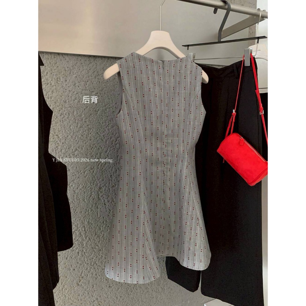 🌿Lu的平價衣櫃🌿🌸現貨3351-38✔️韓系質感家🇰🇷法式氣質小桃心♠A字背心洋#洋裝#短洋-細節圖11