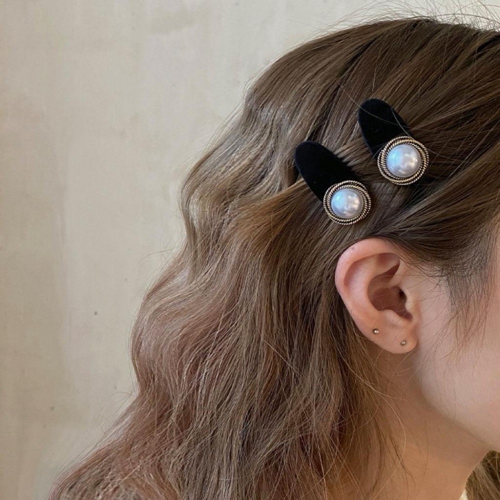 【老闆的娘】高雄現貨 隔日出 法式復古絲絨珍珠鴨嘴夾 小香風高級感水鑽植絨髮夾 女側邊夾 一字夾 造型髮夾 髮飾 頭飾-細節圖9