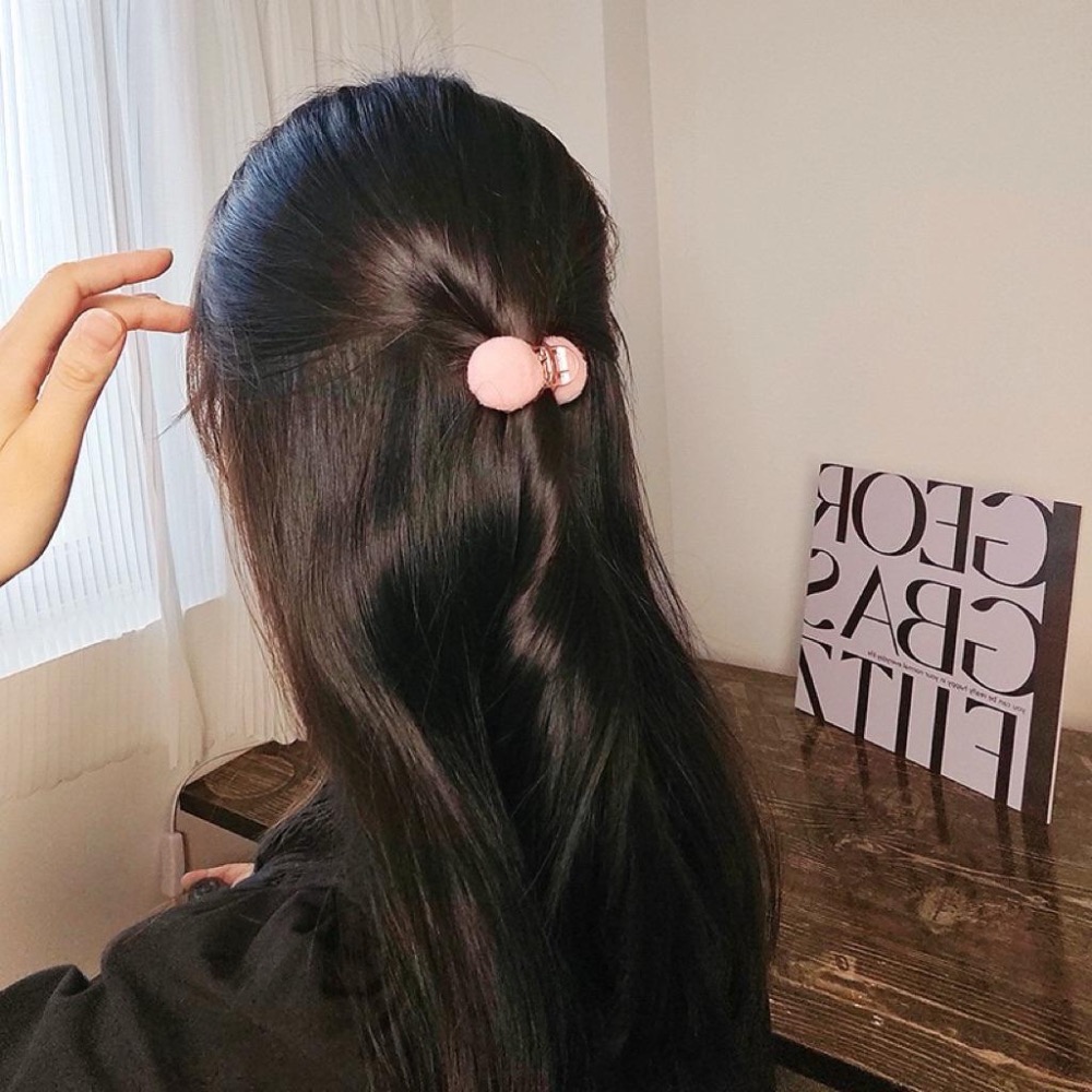 【老闆的娘】高雄現貨 韓版可愛毛絨球小抓夾｜暖綿綿感瀏海夾 兒童髮夾 公主頭夾 瀏海夾 女碎髮夾 頭頂夾 髮飾-細節圖6