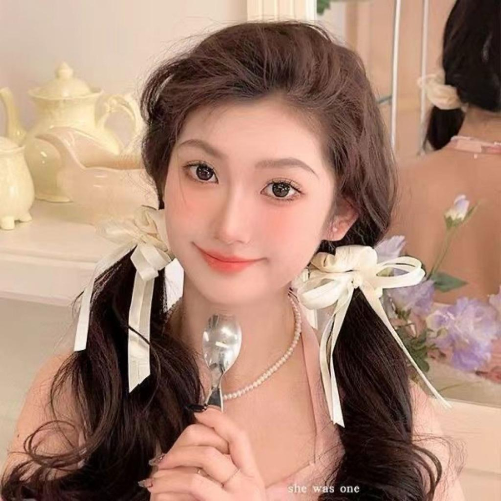 【老闆的娘】高雄現貨 隔日出 小眾溫柔感蝴蝶結大腸圈 氣質緞面絲綢質感髮圈 馬尾髮繩 髮飾 綁帶法式復古風-細節圖2
