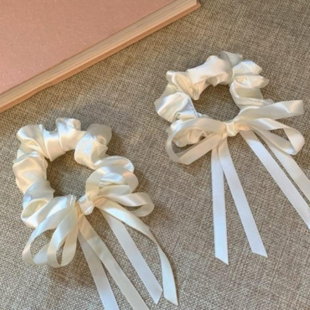【老闆的娘】高雄現貨 隔日出 小眾溫柔感蝴蝶結大腸圈 氣質緞面絲綢質感髮圈 馬尾髮繩 髮飾 綁帶法式復古風-細節圖4