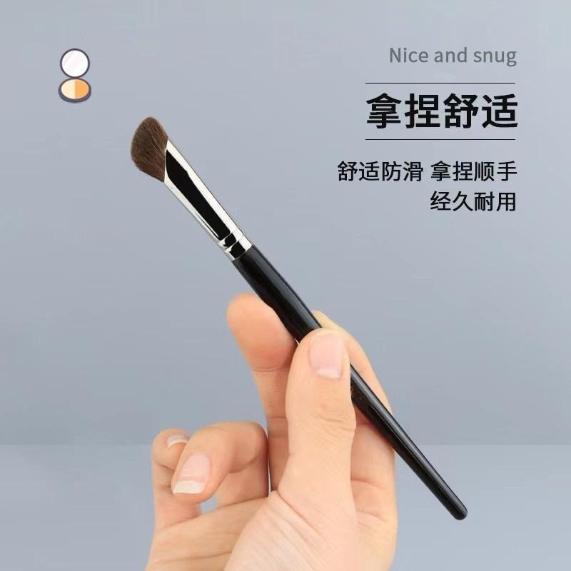 【老闆的娘】高雄現貨 隔日出 小紅書推薦鐮刀鼻影刷子 修容刷 陰影刷側影刷 指腹刷 化妝刷 斜頭陰影刷 柔軟小馬毛刷-細節圖8