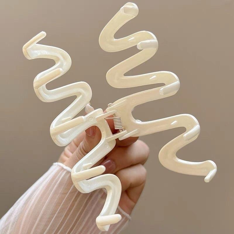 【老闆的娘】高雄現貨 隔日出 m型波浪鯊魚夾 波浪造型馬尾夾 大夾子 洗澡夾 盤髮抓夾 鯊魚夾 髮飾-細節圖8