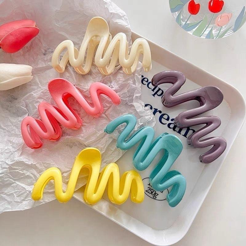 【老闆的娘】高雄現貨 隔日出 m型波浪鯊魚夾 波浪造型馬尾夾 大夾子 洗澡夾 盤髮抓夾 鯊魚夾 髮飾-細節圖9