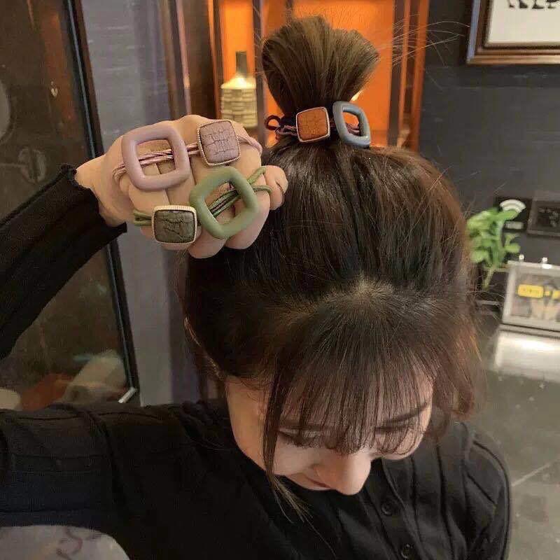 [老闆的娘] 台灣現貨 韓版氣質簡約小香 莫蘭迪色鏤空方塊高彈力髮圈 扎馬尾 髮繩 包頭橡皮圈 髮繩 造型髮束 髮飾-細節圖3