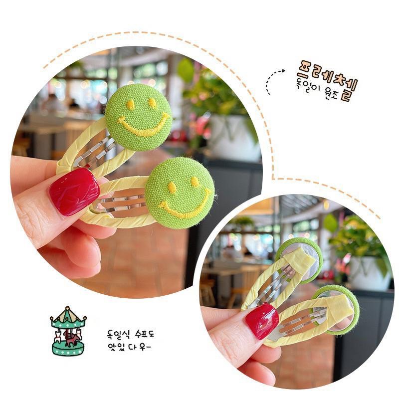 【老闆的娘】高雄現貨 隔日出 兩入裝 可愛刺繡笑臉布藝包邊髮夾 不傷髮 瀏海夾 兒童BB髮夾 彩色微笑 碎髮夾 髮飾-細節圖3