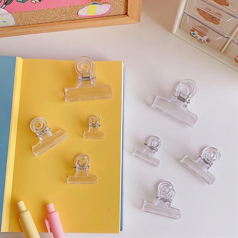 【老闆的娘】高雄現貨 隔日出 透明壓克力文件夾 收納整理夾 票據夾 封口夾 夾子 號碼夾 辦公長尾夾 試卷夾 零食夾-細節圖2