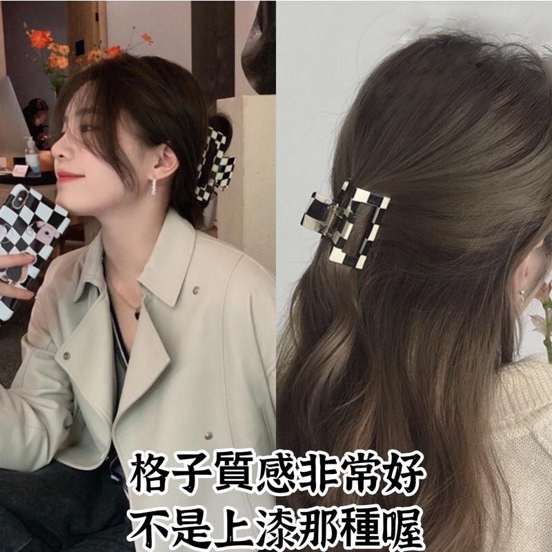 【老闆的娘】台灣現貨🌟不掉色醋酸棋盤格馬尾夾｜摩登黑白格長方抓夾 鯊魚夾 髮飾推薦-細節圖4
