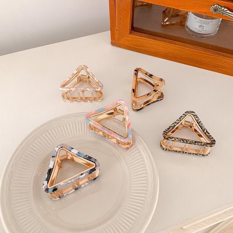 【老闆的娘】高雄現貨 隔日出 韓版慵懶醋酸金屬三角抓夾 鯊魚夾 髮夾 甜美公主夾 馬尾抓夾 髮飾-細節圖3