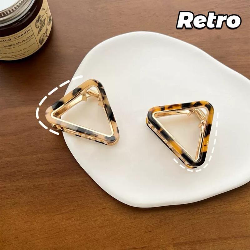 【老闆的娘】高雄現貨 隔日出 韓版慵懶醋酸金屬三角抓夾 鯊魚夾 髮夾 甜美公主夾 馬尾抓夾 髮飾-細節圖8