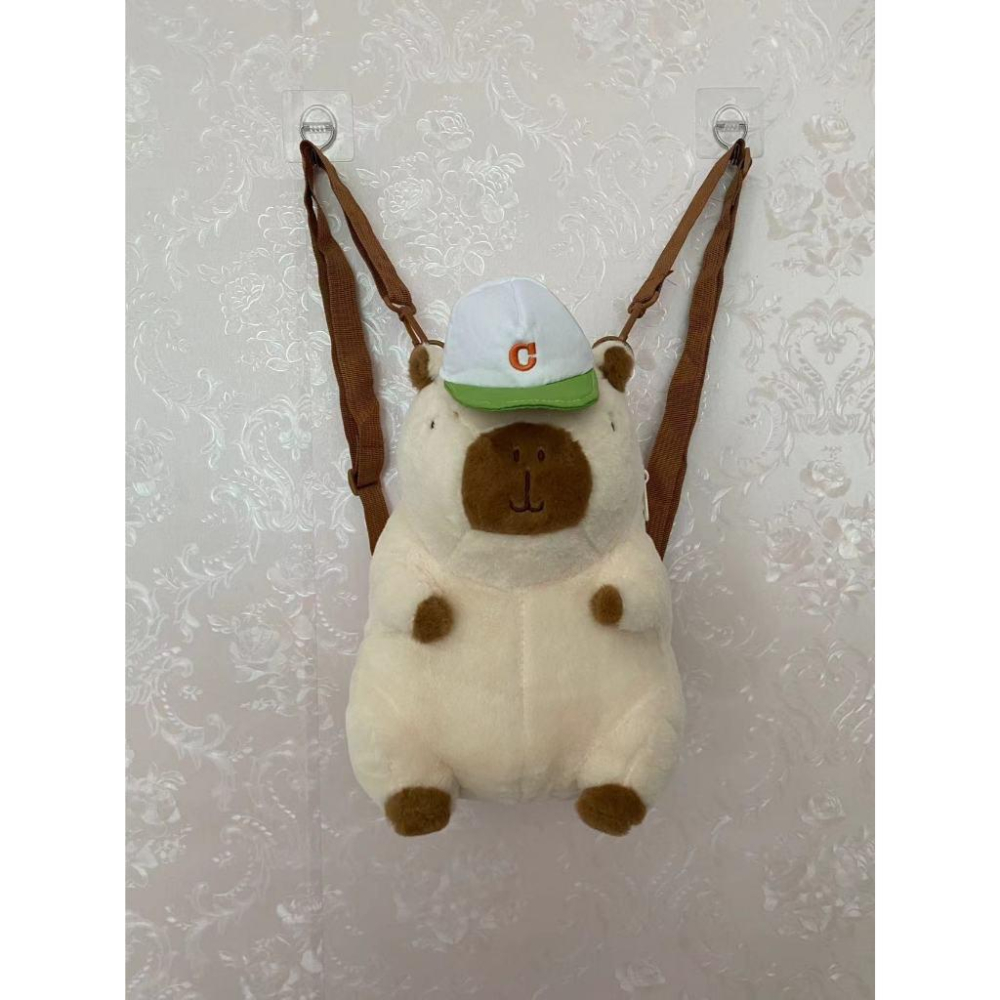 【台灣出貨】學生可愛包包/卡皮巴拉 後背包/水豚君 側背包/可愛毛絨 手提包/水豚君娃娃男女通用大容量包包/交換禮物-細節圖4