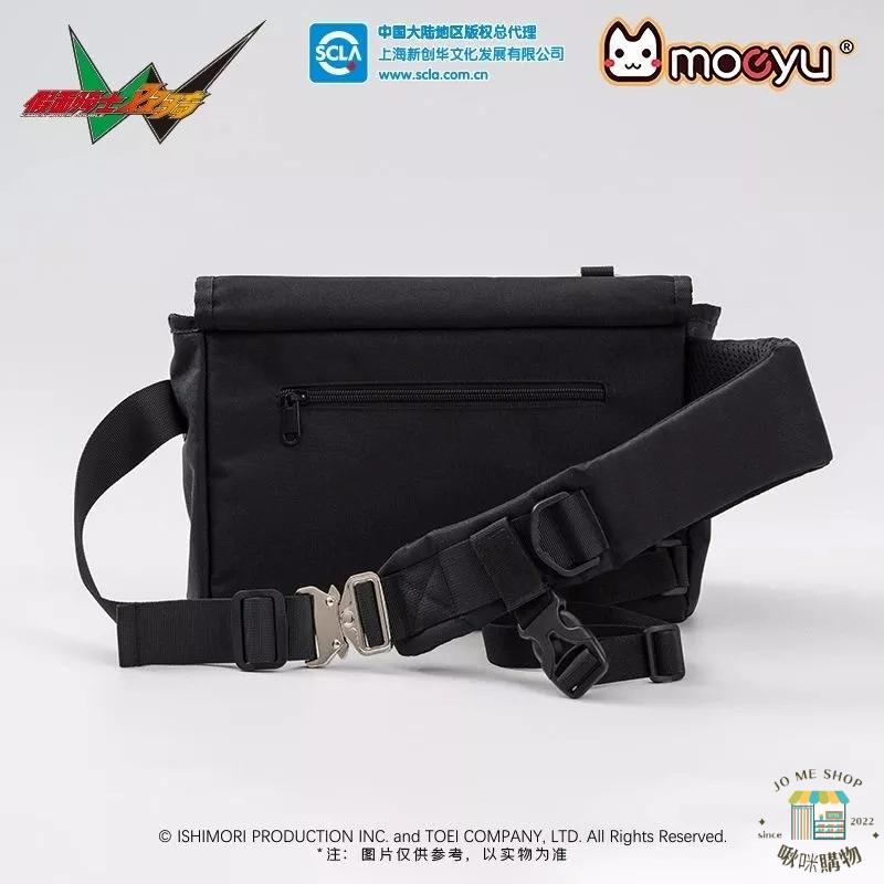 新品 現貨🏍官方授權正版 Kamen Rider 假面騎士 W 單肩包 假面騎士 雙騎印象 多層收納 斜背包 郵差包-細節圖3