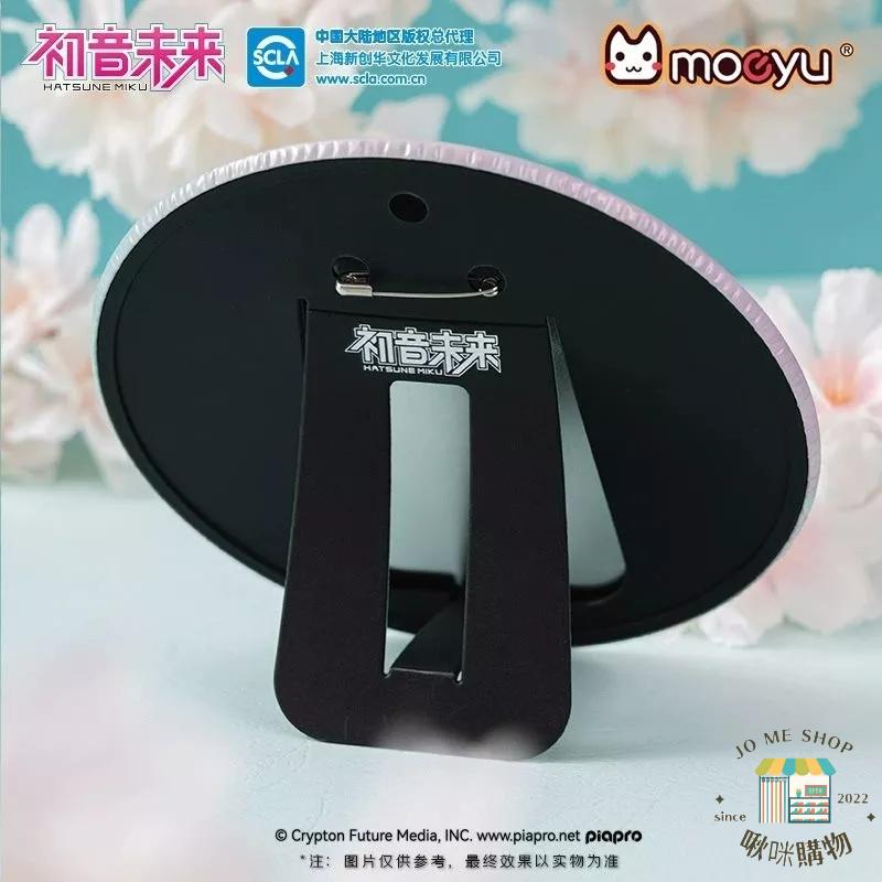 現貨 禮物 👘官方授權 正品 Hatsune Miku 初音未來 39花之語 大徽章 帶支架 立牌  掛包包 吧唧-細節圖7
