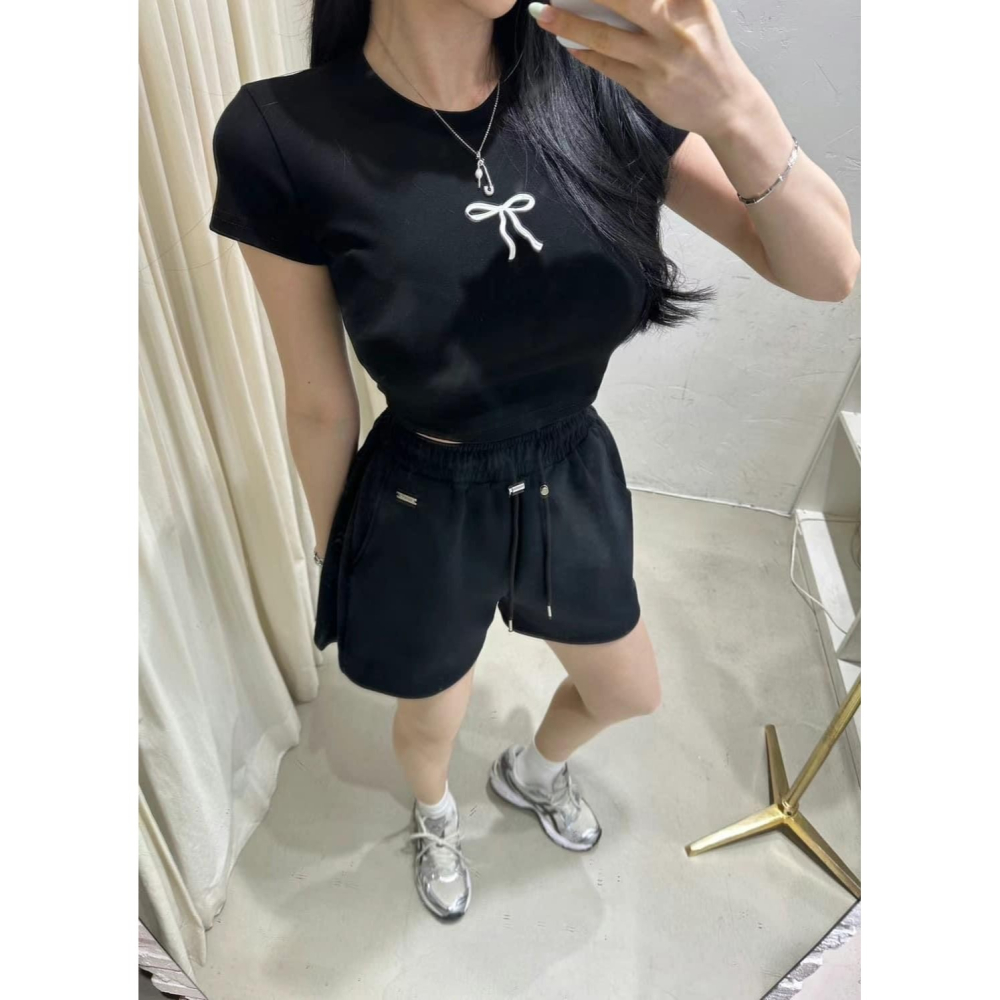 6月預購-韓國🇰🇷立體刺繡蝴蝶結合身彈性上衣-細節圖6