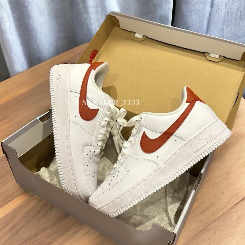 【現貨｜𝟐𝟒𝐡𝐫𝐬內寄出🔥】 NIKE AIR FORCE 1 紅白配色 休閒鞋 男女（DD8959-115）-細節圖2