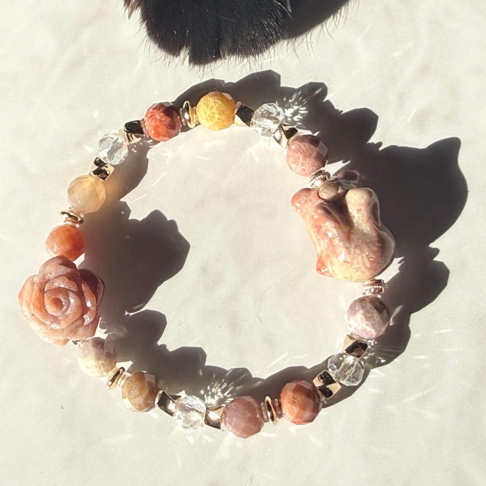 🌹 甜蜜好運：珊瑚玉兔子・玫瑰花單圈手鍊 💖-細節圖3