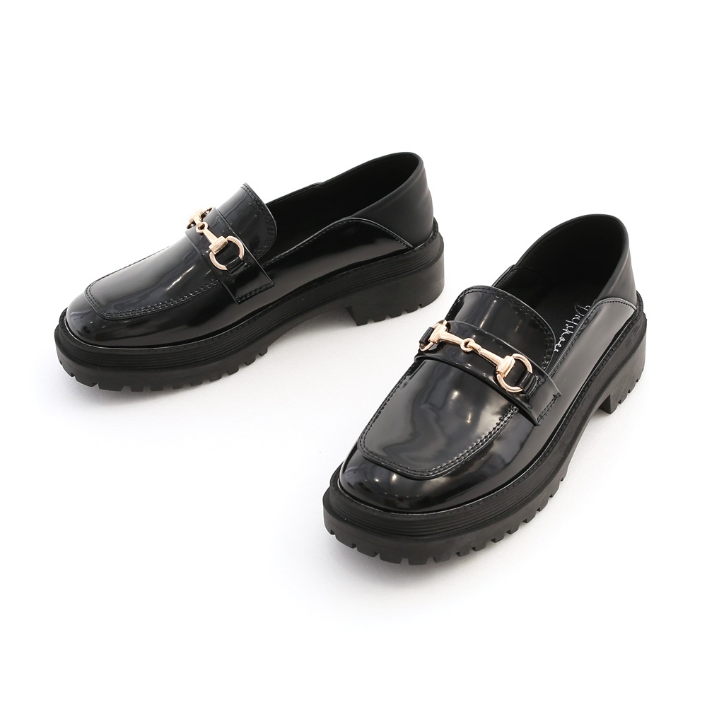 D+AF 搶眼時髦．馬銜釦漆皮鬆糕樂福鞋 黑 37-細節圖3