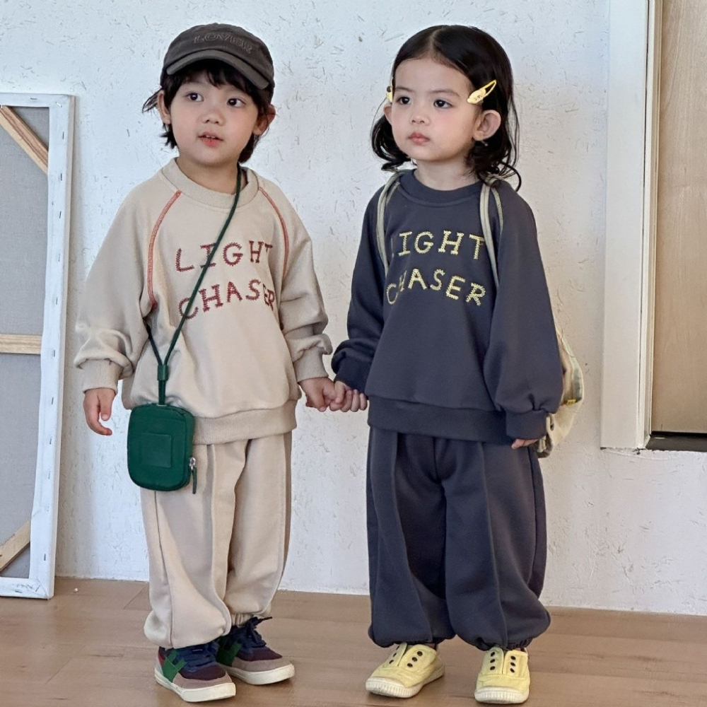 兒童車線設計字母運動休閒寬鬆衛衣套裝-細節圖3