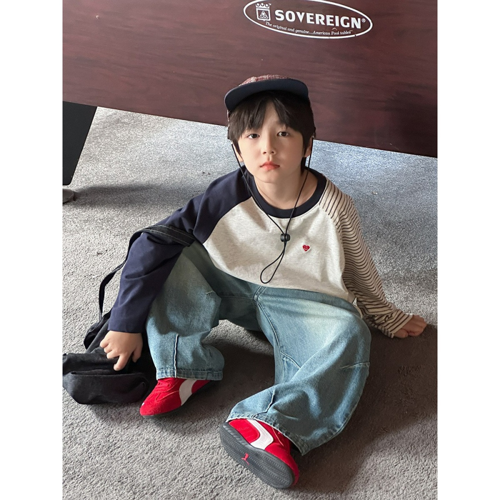 Ambb.kids 春秋兒童插肩條紋拼接刺繡全棉T恤-細節圖3