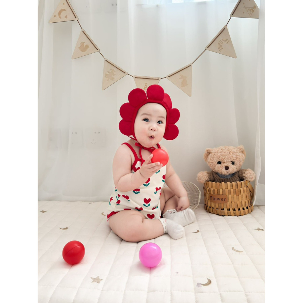 Tommy＇s gifts 寶寶INS款滿印花朵吊帶包屁衣(含帽子)-細節圖3