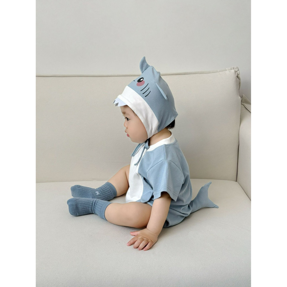 Tommy＇s gifts 寶寶INS款鯊魚造型包屁衣(含帽子)-細節圖3