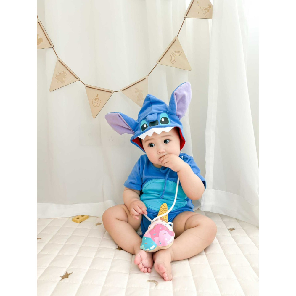 Tommy＇s gifts 寶寶INS款史迪奇造型包屁衣(含帽子)-細節圖5