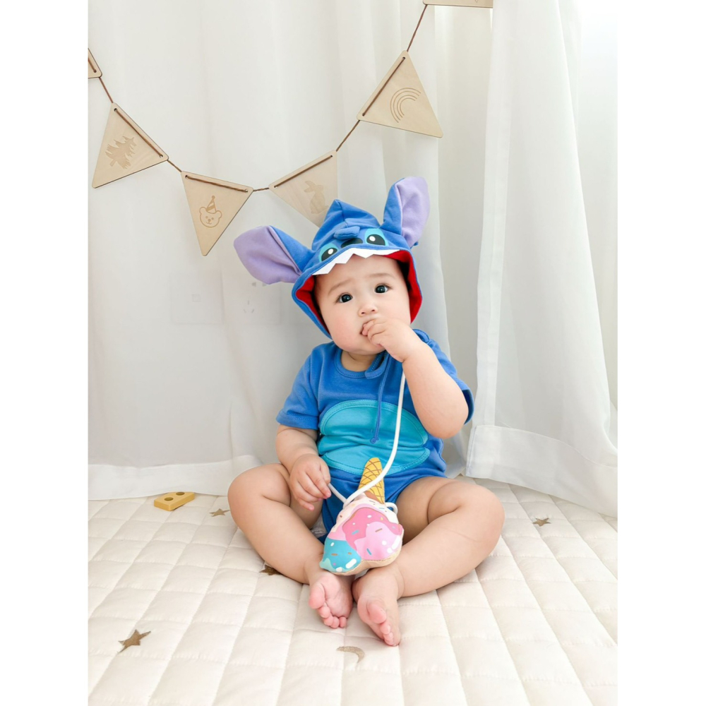 Tommy＇s gifts 寶寶INS款史迪奇造型包屁衣(含帽子)-細節圖6