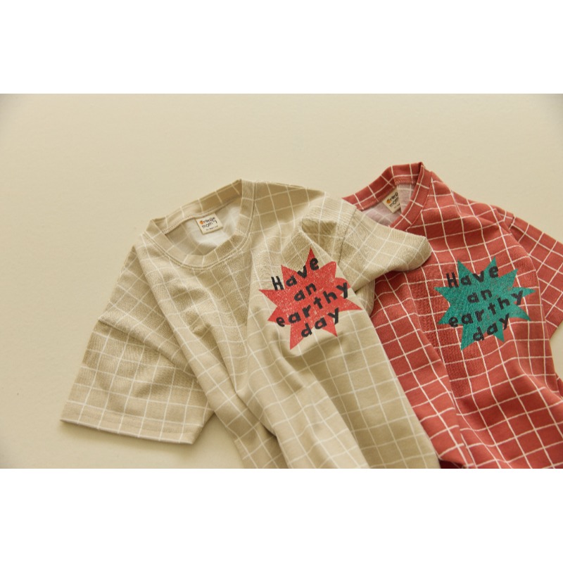 0405-韓國童裝 橘子媽媽格紋字母童趣短袖(5-15號)-細節圖2