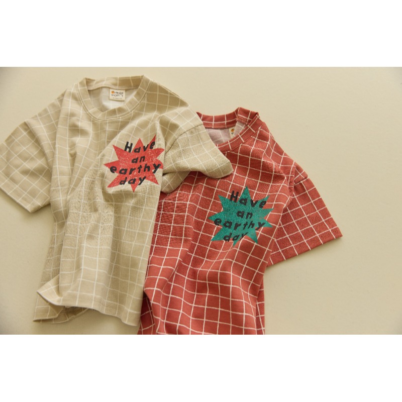 0405-韓國童裝 橘子媽媽格紋字母童趣短袖(5-15號)-細節圖3