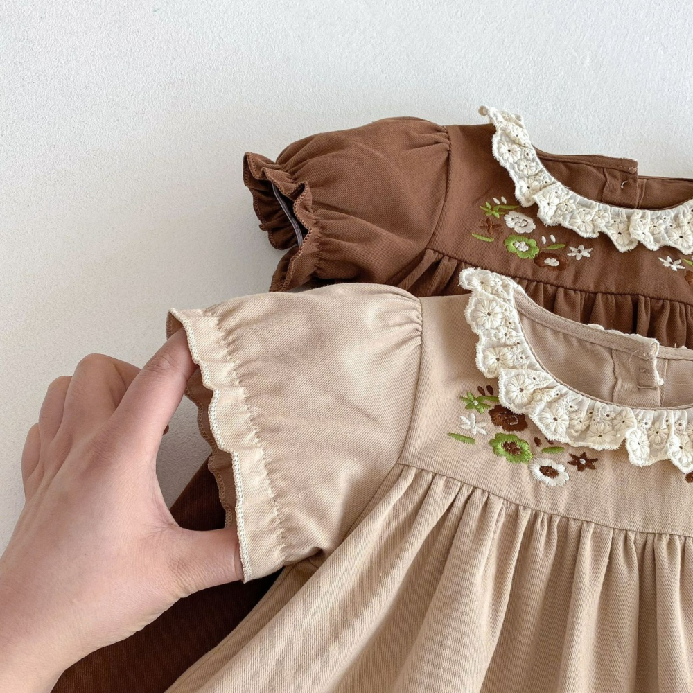 Angou中小童新品韓系花邊領刺繡連衣裙-細節圖9