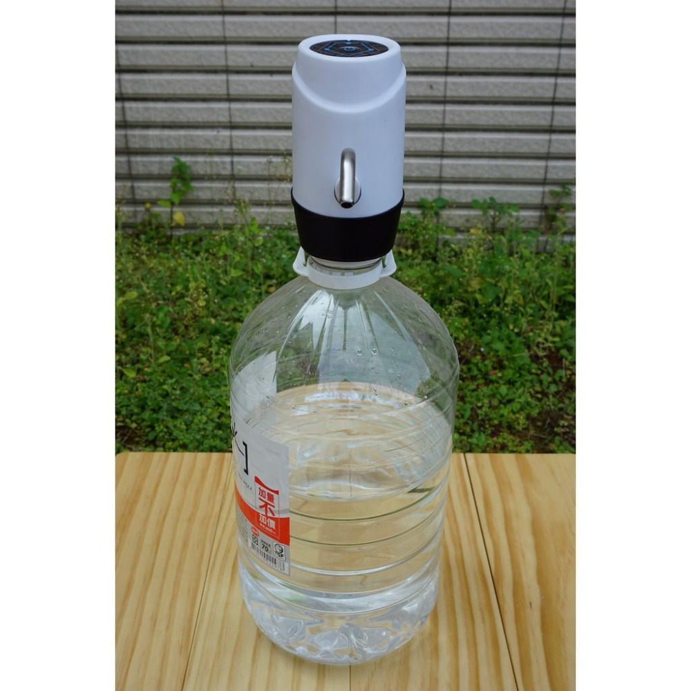 【LiCH】A004 雙馬達電動飲水器 出水量加倍 獨家螺蚊瓶口襯環 適合台灣6L礦泉水 保特瓶水 桶裝水 露營 車宿-細節圖3