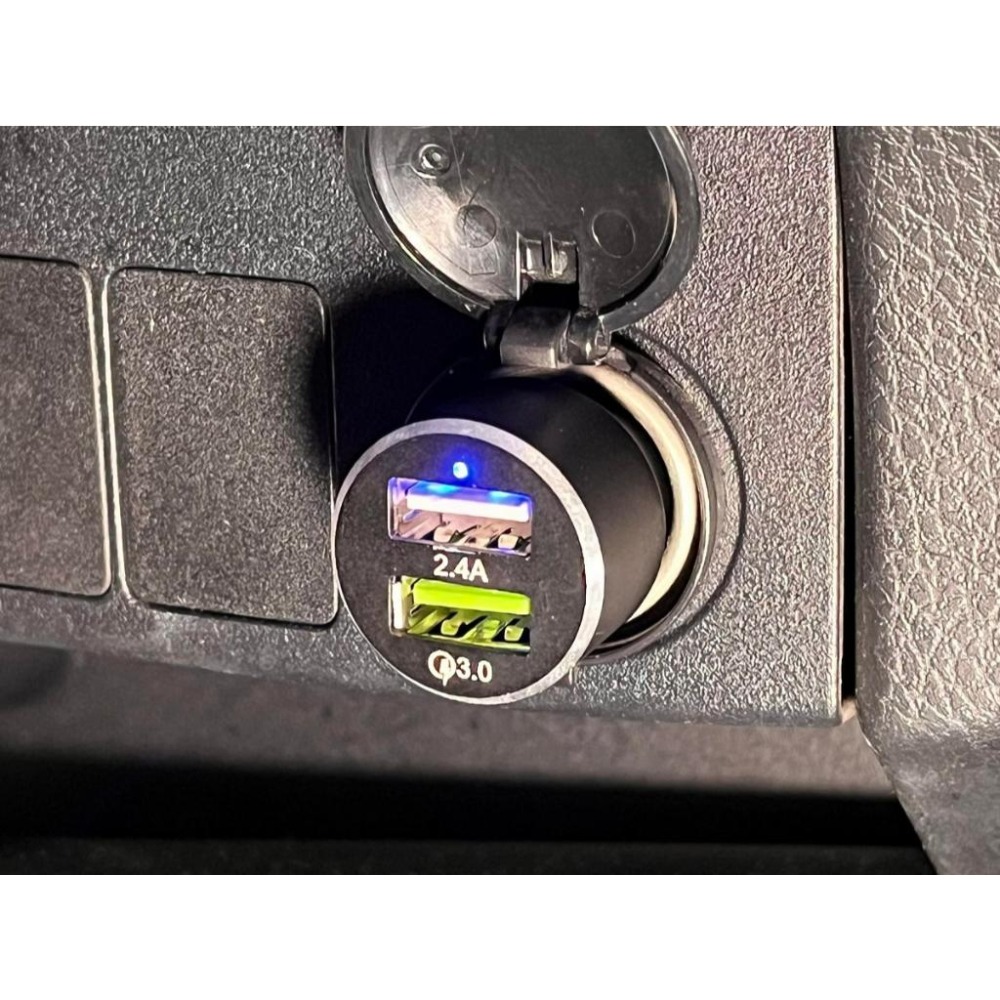 【LiCH】A084 30W 双USB孔車充 QC3.0快充+5V2.4A 鋁合金外殼 送充電線 汽車點菸孔 手機 平板-細節圖3