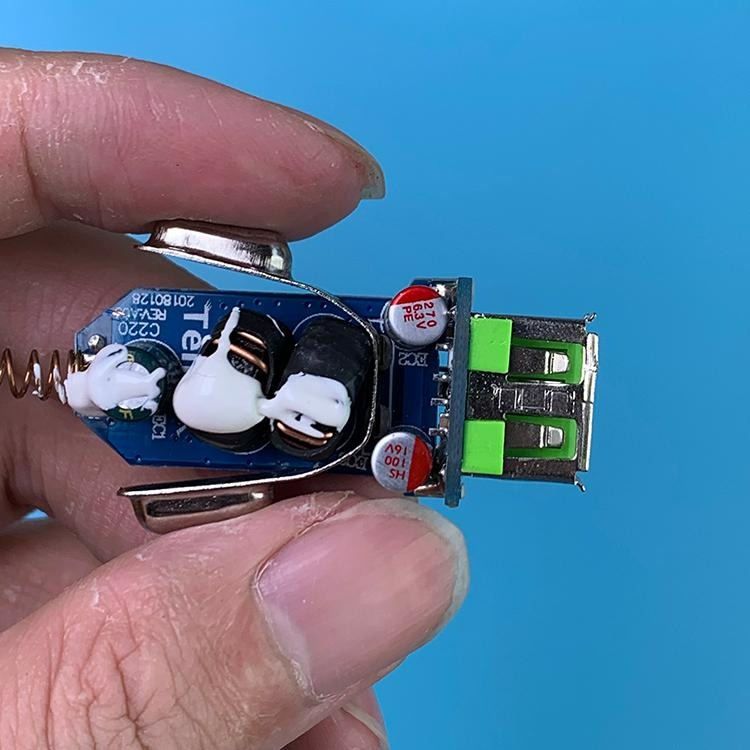 【LiCH】A084 30W 双USB孔車充 QC3.0快充+5V2.4A 鋁合金外殼 送充電線 汽車點菸孔 手機 平板-細節圖4