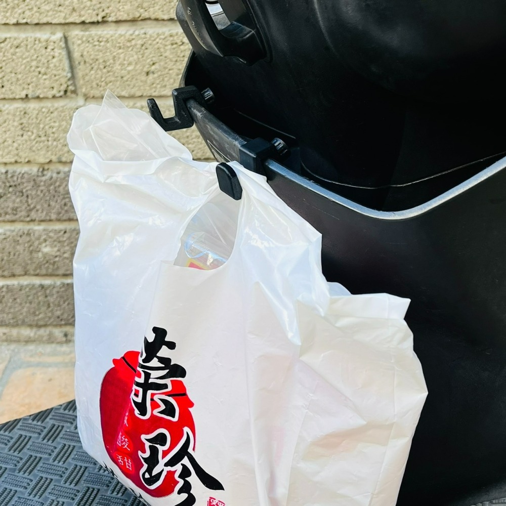 【LiCH】A212 摩托車前置物箱掛勾 手轉螺絲固定 可任意移動掛勾位置 安全帽、購物袋、便當盒、塑膠袋 掛勾、吊掛-細節圖5