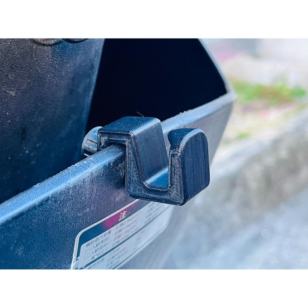 【LiCH】A212 摩托車前置物箱掛勾 手轉螺絲固定 可任意移動掛勾位置 安全帽、購物袋、便當盒、塑膠袋 掛勾、吊掛-細節圖2