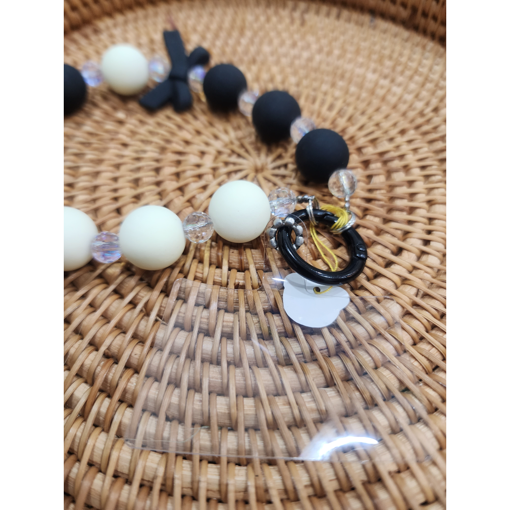 [人生只比當歸貴一點]黑白雙色圓珠蝴蝶結手機鑰匙鍊-細節圖2