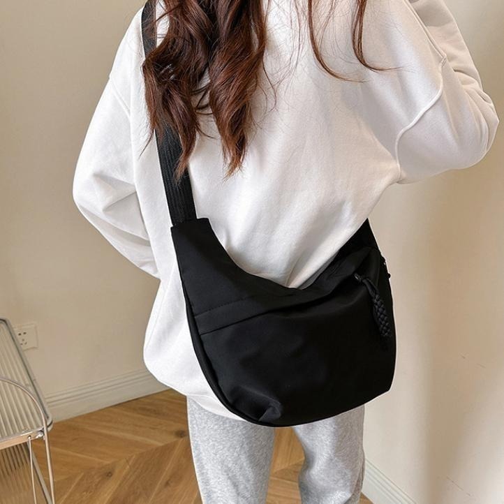 簡約側肩包 輕量側肩包 側背包 肩背包 休閑百搭托特包韓版腋下包學生書包 斜背包ins 胸包 女包【LZM 生活嚴選】-細節圖7