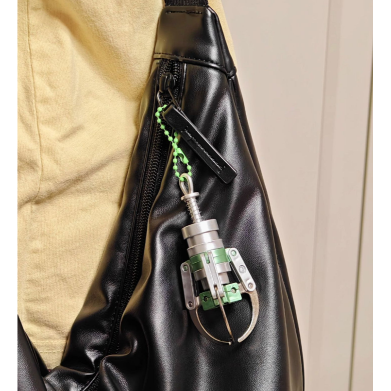 台灣娃娃機抓夾 仿真娃娃夾 可夾 塑膠鑰匙扣 掛件 飾品玩具 娃娃家 彈簧爪夾 吊飾 鑰匙圈【LZM生活嚴選】-細節圖9