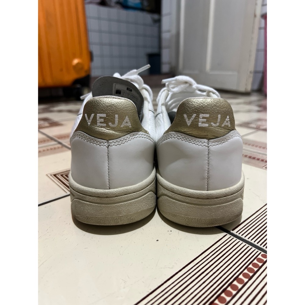搬家出清 保證真品VEJA V10法式優雅金屬Logo皮革網眼 百搭小白鞋  EUR37/US6-細節圖5